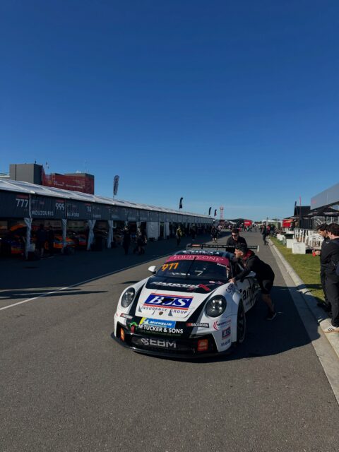 Last adjustments before qualifying at 11:15am (ACST) 💪🏼
#CarerraCupAus #PorscheMotorsport